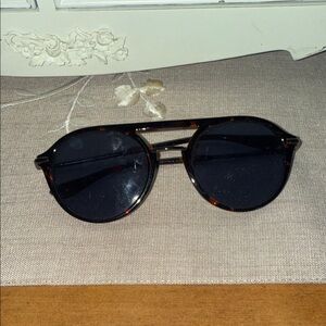 Stylish Tortoise Shell Sunglasses